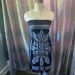 Venus: Black and White Swim Coverup